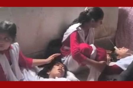 বিদ্যালয়ের শ্রেণিকক্ষে ‘বডি স্প্রে’ ব্যবহার, অসুস্থ হয়ে ১৫ শিক্ষার্থী হাসপাতালে