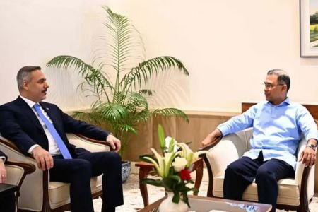 প্রধানমন্ত্রীর সঙ্গে তুরস্কের পররাষ্ট্রমন্ত্রী হাকান ফিদানের সাক্ষাৎ