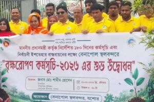 বেনাপোল বন্দরে বৃক্ষরোপন কর্মসুচীর উদ্বোধন করলেন বন্দর পরিচালক