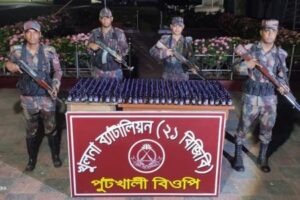 বেনাপোল পুটখালী সিমান্ত এলাকায় বিজিবি অভিযানে ৩৩৭ বোতল ভারতীয় নেশা জাতীয় সিরাপ উদ্ধার