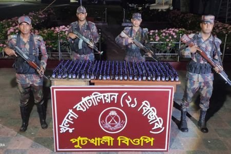 বেনাপোল পুটখালী সিমান্ত এলাকায় বিজিবি অভিযানে ৩৩৭ বোতল ভারতীয় নেশা জাতীয় সিরাপ উদ্ধার 