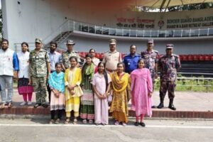 বেনাপোল দিয়ে দেশে ফিরলেন ভারতে পাচার হওয়া ৬ বাংলাদেশি নারী