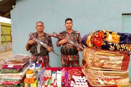 বেনাপোলে বিজিবি অভিযানে চোরাচালান পণ্য আটক 
