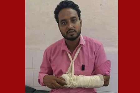 বেনাপোলে সাংবাদিকের ওপর হামলা, হাত ভাঙার অভিযোগ; মামলা দায়ের