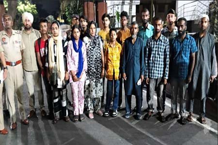 ট্রাভেল পারমিটে বেনাপোল দিয়ে দেশে ফিরলেন ১৪ বাংলাদেশি