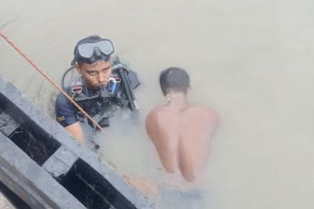 ১৯ ঘন্টা পর কপোতাক্ষে নিখোঁজ ঘাটশ্রমিক দীপঙ্করের মরদেহ উদ্ধার