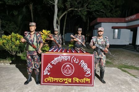 বেনাপোল দৌলতপুর সিমান্ত এলাকায় বিজিবি অভিযানে ভারতীয় নেশা জাতীয় সিরাপ উদ্ধার 