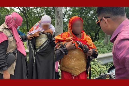 ২ নারীর পেটে-পিঠে মোড়ানো গাঁজা জব্দ, ৫ হাজার টাকা চুক্তিতে নিচ্ছিলেন ঢাকায়
