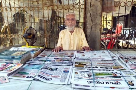 চার দশক ধরে সংবাদ পৌঁছে দিচ্ছেন সুরমান গাজী