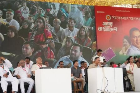 হাটহাজারীতে ফ্যামিলি কার্ড বিতরণ কর্মসূচির অনুষ্ঠানে প্রধানমন্ত্রী তারেক রহমানের প্রতি গভীর কৃতজ্ঞতা প্রকাশ করেন প্রতিমন্ত্রী ব্যারিস্টার মীর হেলাল উদ্দীন এমপি