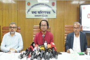 বিচার শেষ না হওয়া পর্যন্ত আওয়ামী লীগের রাজনৈতিক কর্মকাণ্ড নিষিদ্ধ থাকবে: তথ্য উপদেষ্টা