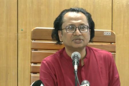 বিচারাধীন অবস্থায় আওয়ামী লীগের কর্মকাণ্ড নিষিদ্ধ থাকবে – তথ্য উপদেষ্টা