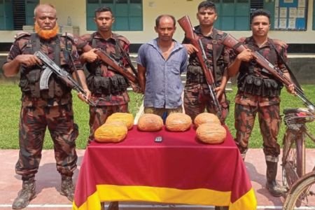 যশোর সিমান্ত এলাকায় বিজিবি অভিযানে মাদকদ্রব্য ও চোরাচালান পণ্যসহ আটক-১