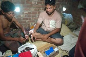 কালীগঞ্জে ইয়াবা ও কোরেক্স সিরাপসহ দুজন আটক