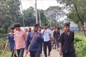 কালীগঞ্জে মাদকবিরোধী অভিযান, এক মাদক ব্যবসায়ীর বাড়িতে ভাঙচুর