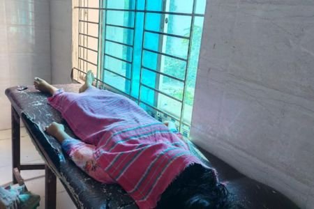 কোটালীপাড়ায় গলায় ফাঁস দিয়ে এক স্কুল ছাত্রীর আত্মহত্যা 