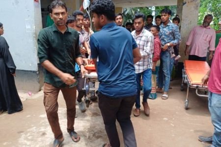 লক্ষ্মীপুরে মা-মেয়েসহ একই পরিবারের ৩ জনকে কুপিয়ে হত্যা