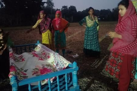 ট্রেনের চাকার নিচে পিষ্ট হয়ে প্রাণ গেল মান্দার গৃহবধূর