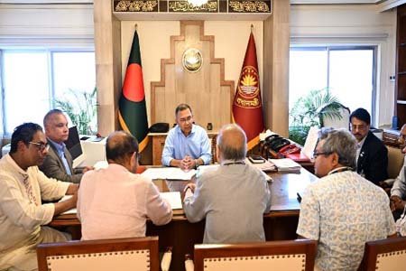 দেশীয় প্রযুক্তিতে অ্যাম্বুলেন্স তৈরির উদ্যোগ নিয়ে উচ্চপর্যায়ের সভা অনুষ্ঠিত