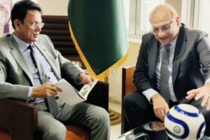 শিক্ষামন্ত্রীর সঙ্গে পাকিস্তান হাইকমিশনারের সৌজন্য সাক্ষাৎ
