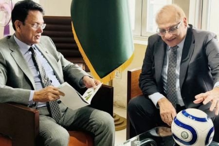 শিক্ষামন্ত্রীর সঙ্গে পাকিস্তান হাইকমিশনারের সৌজন্য সাক্ষাৎ