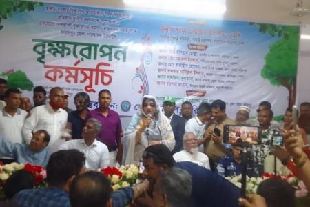 মধুখালী উপজেলার কামারখালী বীরশ্রেষ্ঠ মুন্সী আব্দুর রউফ স্মৃতি জাদুঘরে বৃক্ষরোপণ কর্মসূচি উদ্বোধন করলেন – পররাষ্ট্রমন্ত্রী