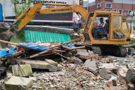 মতিঝিলে জমি দখলমুক্ত করতে রাজধানী উন্নয়ন কর্তৃপক্ষকের অভিযান