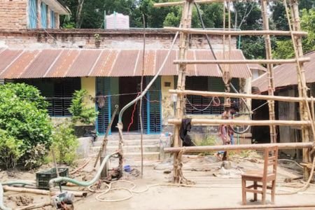 নড়াইলে হাই কোর্টের নিষেধাজ্ঞা অমান্য করে জোরপূর্বক স্থাপনা নির্মাণ