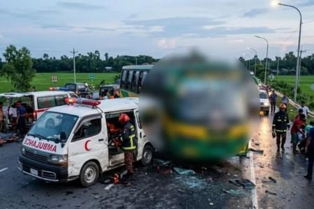 নড়াইলে অ্যাম্বুলেন্স বাসের সঙ্গে সংঘর্ষ, নিহত ২ আহত ৫