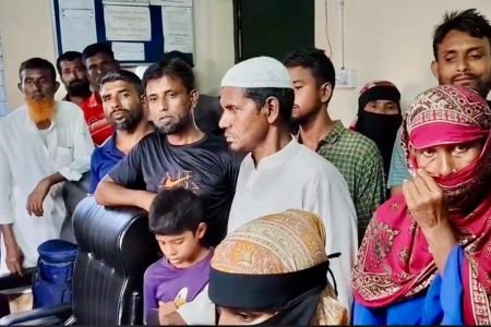 কোটি টাকা নিয়ে উধাও ব্যাংকের ক্যাশিয়ার, গ্রাহকদের বিক্ষোভ