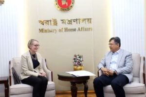 স্বরাষ্ট্রমন্ত্রীর সঙ্গে যুক্তরাজ্যের হাইকমিশনারের সাক্ষাৎ