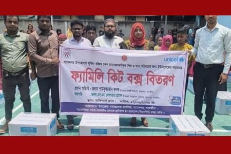 শ্যামনগরে সুবিধা বঞ্চিত একশত  শিশুদের মাঝে ফ্যামিলি কিটবক্স বিতরণ
