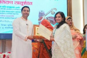 জাতীয় সাংস্কৃতিক প্রতিযোগিতায় দেশসেরা নওগাঁ মান্দার সুমনা কুন্ডু