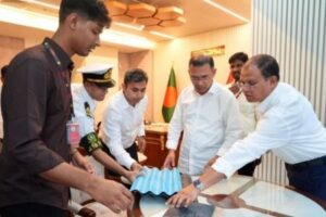 শিক্ষার্থী সাজ্জাদুলের উদ্ভাবিত পণ্য পরিদর্শন প্রধানমন্ত্রীর