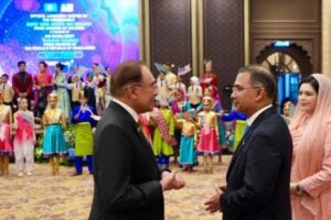 মালয়েশিয়ার প্রধানমন্ত্রীর দেয়া মধ্যাহ্নভোজে অংশ নিয়েছেন প্রধানমন্ত্রী