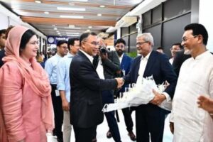 প্রথম বিদেশ সফর শেষে দেশে ফিরছেন প্রধানমন্ত্রী