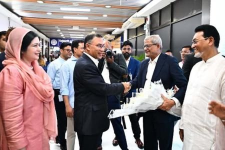 প্রথম বিদেশ সফর শেষে দেশে ফিরছেন প্রধানমন্ত্রী