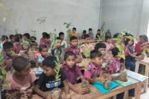 গ্লোবাল ইসলামিক স্কুলে গাছের চারা বিতরণ