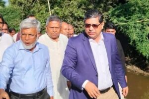 প্রধানমন্ত্রীর নির্দেশে গাজীপুরের রাজাবাড়ী-দমদমা সড়ক পরিদর্শনে প্রতিমন্ত্রী  মীর শাহে আলম