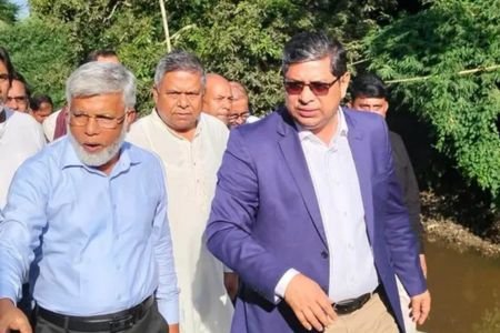 প্রধানমন্ত্রীর নির্দেশে গাজীপুরের রাজাবাড়ী-দমদমা সড়ক পরিদর্শনে প্রতিমন্ত্রী  মীর শাহে আলম