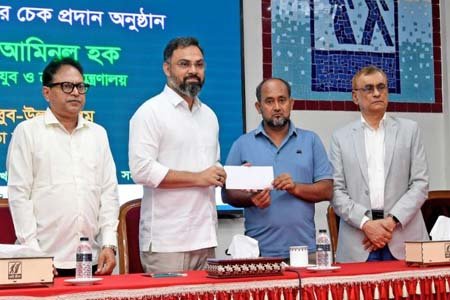 ক্যান্সার আক্রান্ত ক্রিকেটার মেহেদী হাসান হৃদয়ের পাশে যুব ও ক্রীড়া মন্ত্রণালয়