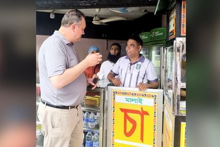 এবার চট্টগ্রামে মালাই চা'য়ের স্বাদ নিলেন মার্কিন রাষ্ট্রদূত