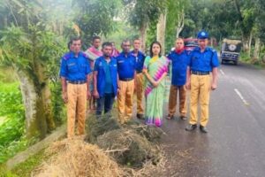 ডাসারে নিষিদ্ধ চায়না দুয়ারি জাল পুড়িয়ে ধ্বংস করলো প্রশাসন