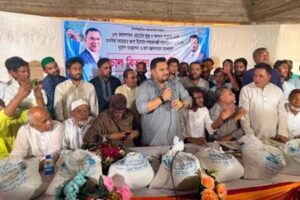 চট্টগ্রাম ও হাটহাজারীতে ভূমি ও পার্বত্য চট্টগ্রাম বিষয়ক প্রতিমন্ত্রীর মানবিক সহায়তা প্রদান