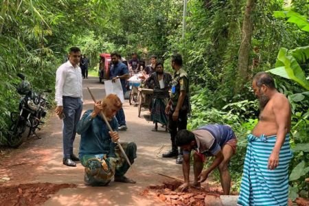 কালকিনিতে সরকারি খাল ভরাটের চেষ্টা বন্ধ, ৪০ হাজার টাকা জরিমানা আদায়