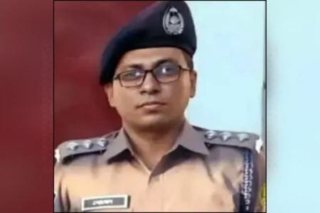 প্রতারণা ও যৌতুক মামলায় কারাগারে পুলিশ কর্মকর্তা