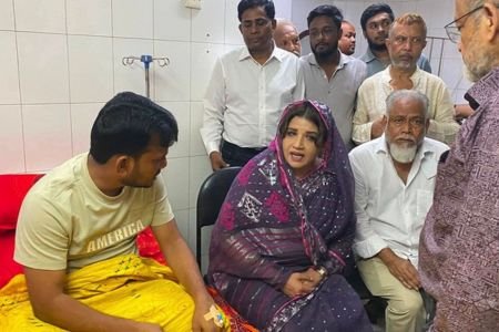 অসুস্থ চেয়ারম্যানকে দেখতে হাসপাতালে গেলেন পররাষ্ট্র প্রতিমন্ত্রী