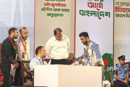 প্রধানমন্ত্রীকে কাছে পেয়ে আবেগাপ্লুত জুলাই শহীদের স্বজনেরা
